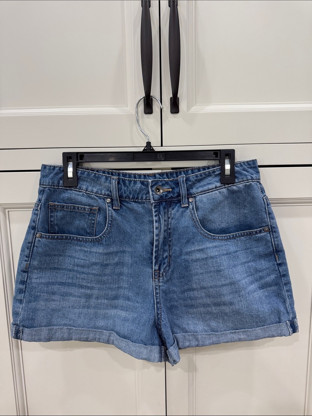 Empyre Melanie Junior Size 9 high Rise Cuffed Denim Mom Faded Blue Jean Shorts